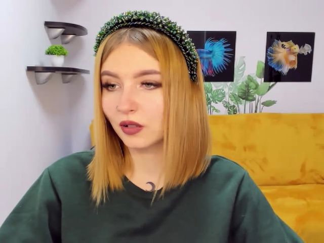 Live sex webcam photo for ViolaRose #271451871