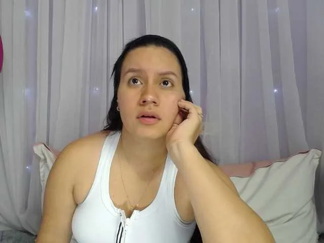 Live sex webcam photo for MIAREY- #271447380