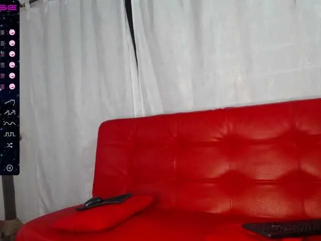 Live sex webcam photo for Skyy-moon01 #271444746