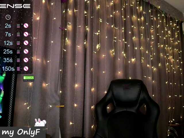 Live sex webcam photo for Annelitt #287948364