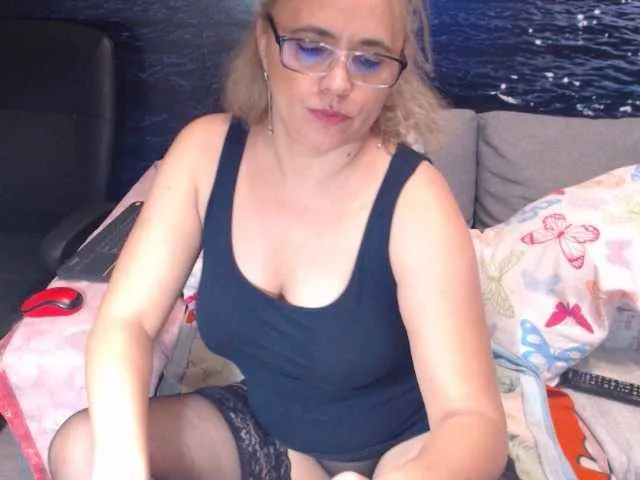 Live sex webcam photo for ladysquirt11 #271459464