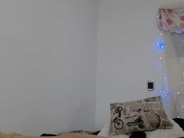 Live sex webcam photo for adri14-1 #271463993