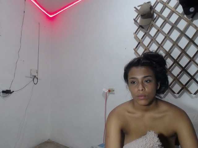 Live sex webcam photo for AngelAnMonicA #271456144