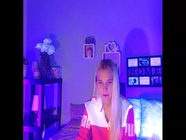Live sex webcam photo for HappyAnna #271457083