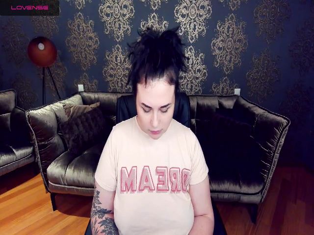 Live sex webcam photo for SerahMirabeli #271461675