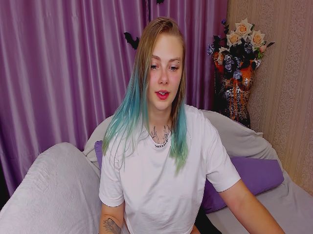 Live sex webcam photo for AprillSnow #271461369