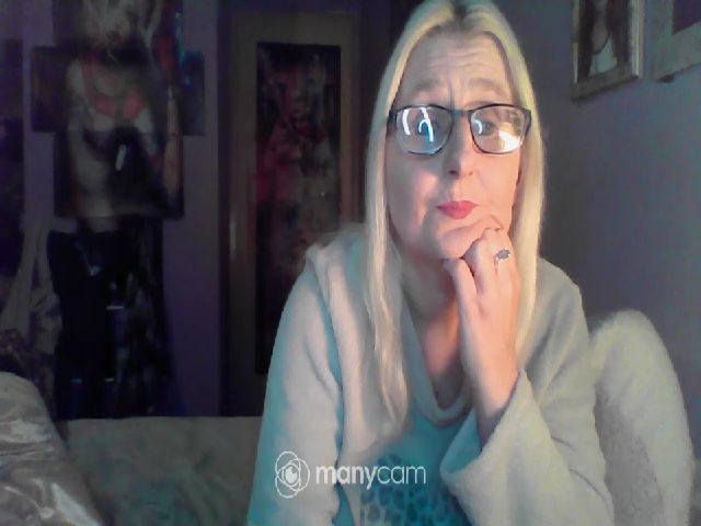 Live sex webcam photo for LoveableLucy #271462319