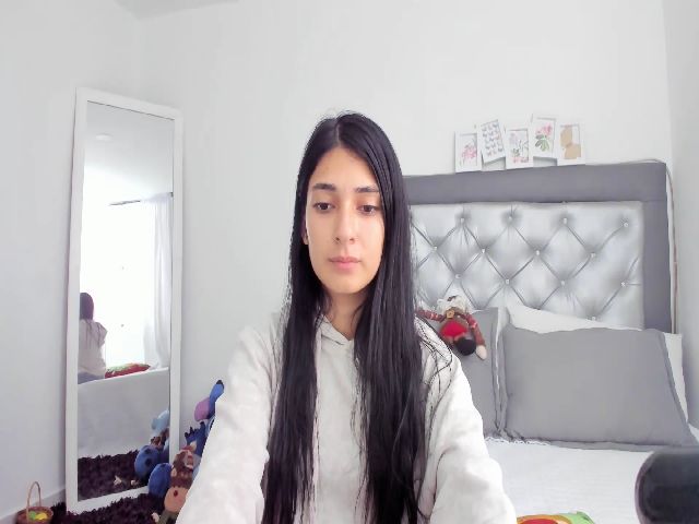 Live sex webcam photo for Emmily_ #271464919