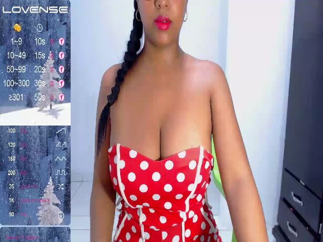 Live sex webcam photo for QueenSquirt19 #271455104