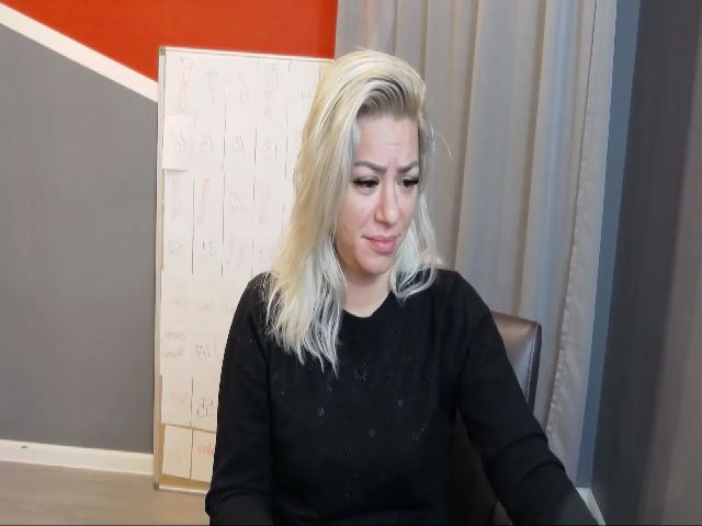 Live sex webcam photo for Viviana05 #271456922