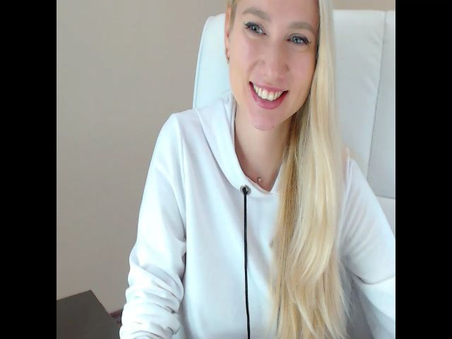 Live sex webcam photo for Miss_Sylvia #271460358