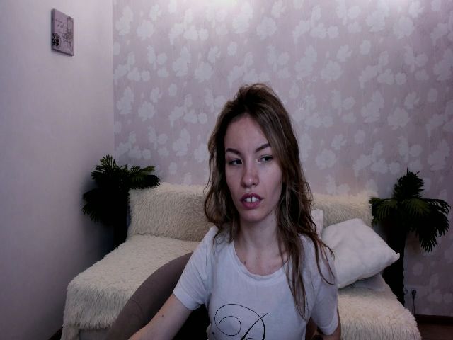 Live sex webcam photo for LindaReyy #271465712