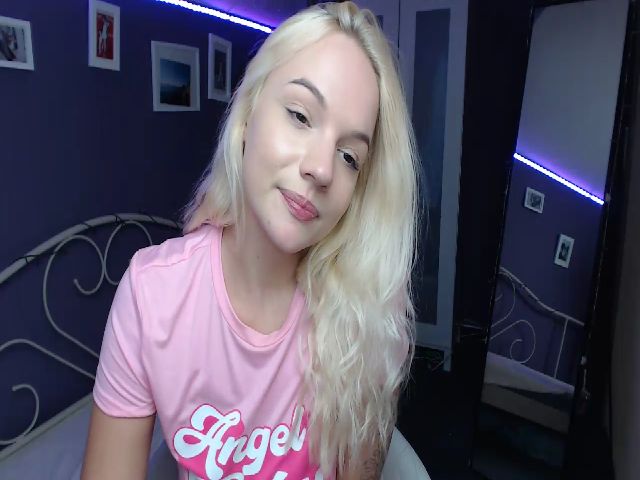 Live sex webcam photo for JoanQueen #271460609