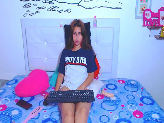 Live sex webcam photo for violeta09 #271457921