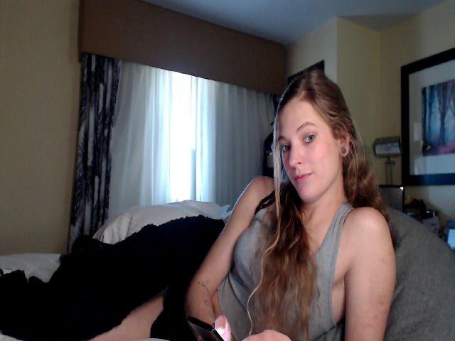 Live sex webcam photo for Scarlettfire1 #271464942