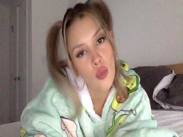 Live sex webcam photo for LunaBabyy_ #271466265