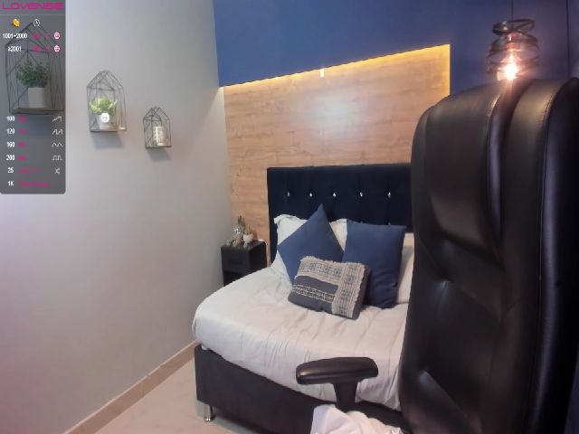 Live sex webcam photo for PaulaCostello #271459950