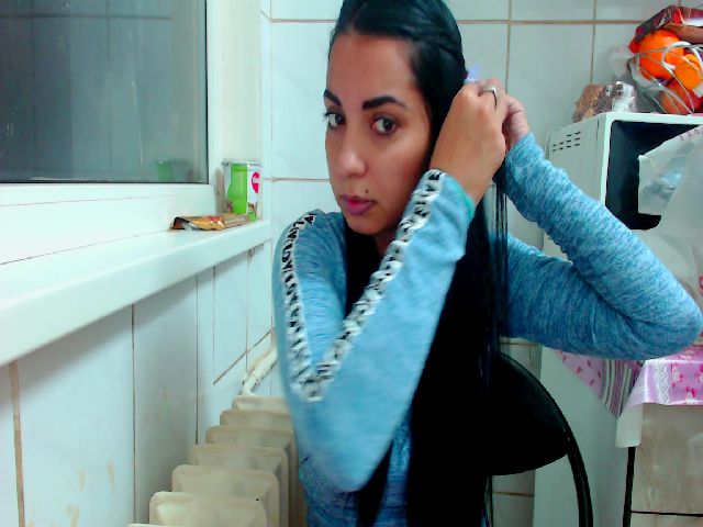 Live sex webcam photo for Riri_9292 #271461229