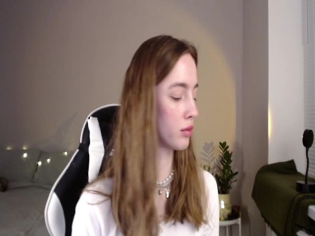 Live sex webcam photo for Weeissy #287891673