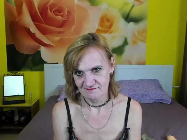 Live sex webcam photo for SqurtyLally69 #271456353