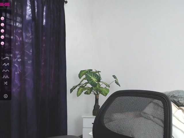 Live sex webcam photo for CrystalGonza #271463533