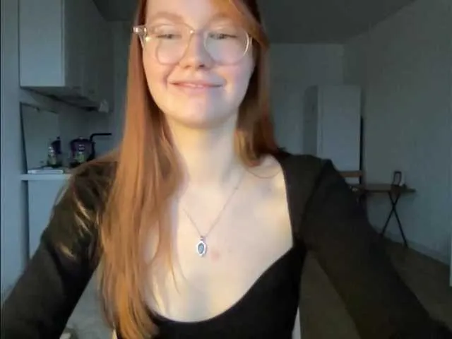 Live sex webcam photo for EmilyBr0wn #271458853