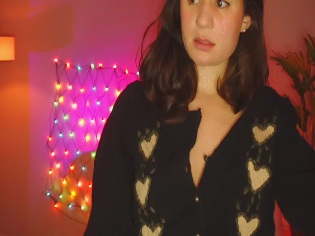 Live sex webcam photo for OliveFox #271455286