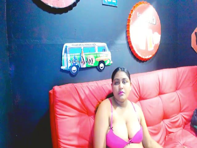 Live sex webcam photo for IndianFlame21 #271457493