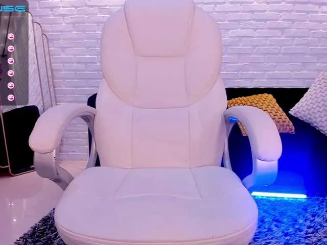 Live sex webcam photo for SarahPrestonX #271470956