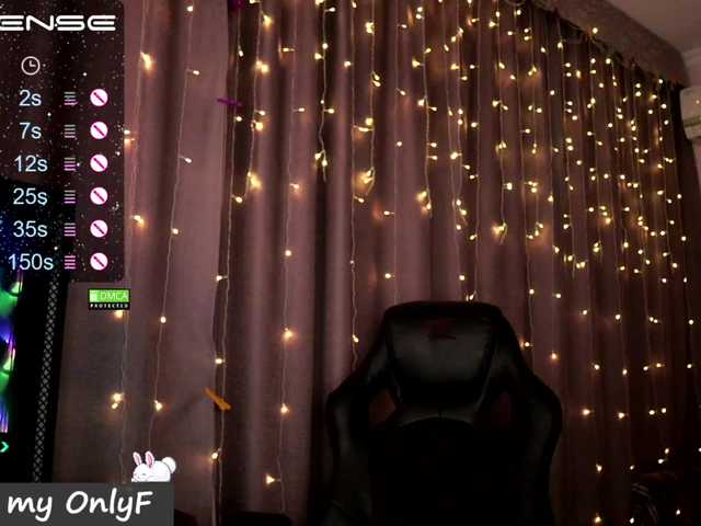 Live sex webcam photo for Annelitt #287948366