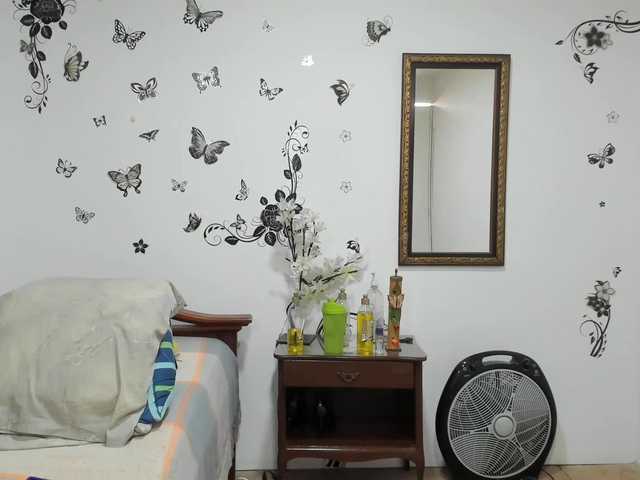 Live sex webcam photo for SmallDoll #271479769