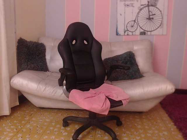 Live sex webcam photo for chloe-rosse #271472053