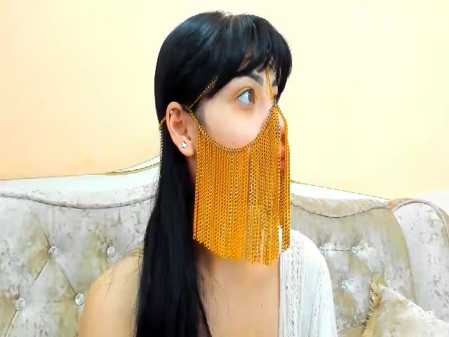 Live sex webcam photo for AmelieBrunel #271471712