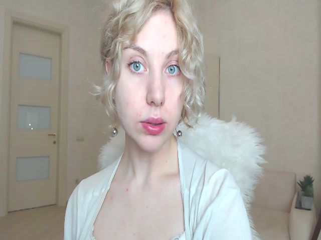 Live sex webcam photo for MollyDiamond1 #271477328