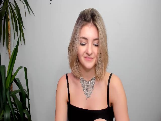 Live sex webcam photo for HelelGretta #271475590