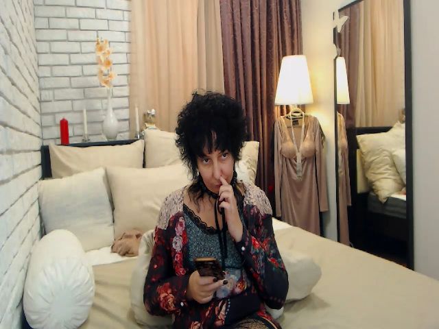 Live sex webcam photo for MonicaUDream #271469797