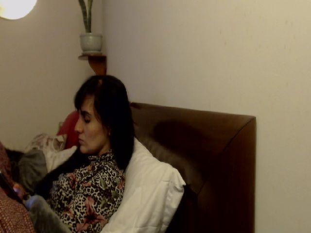 Live sex webcam photo for isabellazee2 #271468882