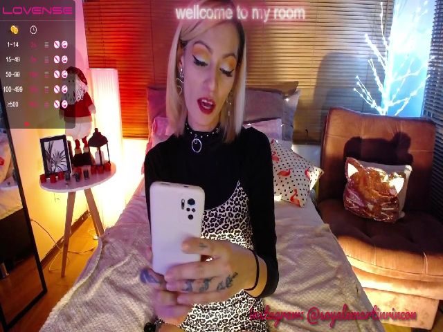 Live sex webcam photo for Effy_Rose_ #271482590