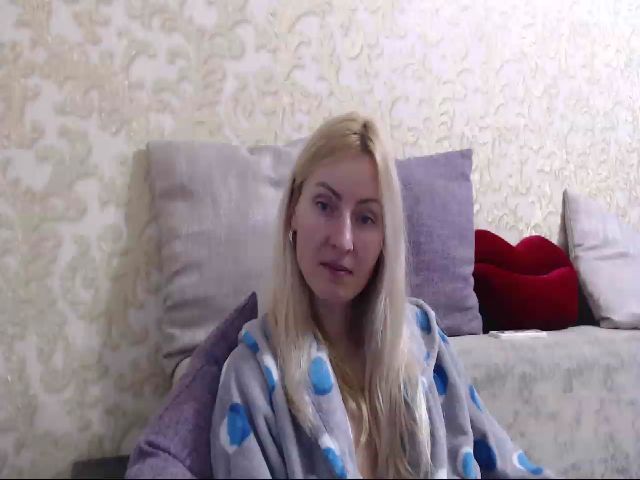 Live sex webcam photo for MeltingJulia #271476647
