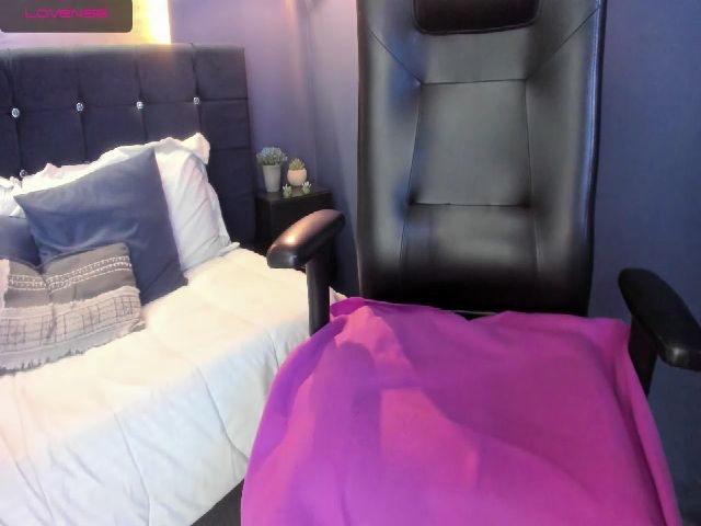 Live sex webcam photo for Zoe_mill3r #271473298