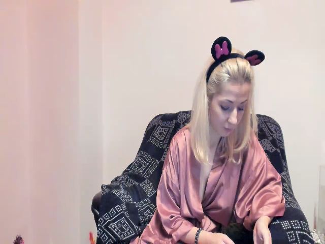 Live sex webcam photo for Cindydream #271480895