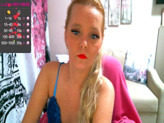 Live sex webcam photo for ChristiRoses #271477201
