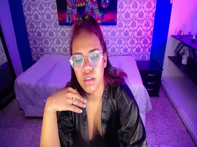 Live sex webcam photo for Angie_fox10 #271481179