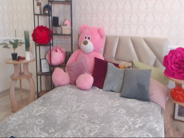 Live sex webcam photo for GinaLewis #271473008