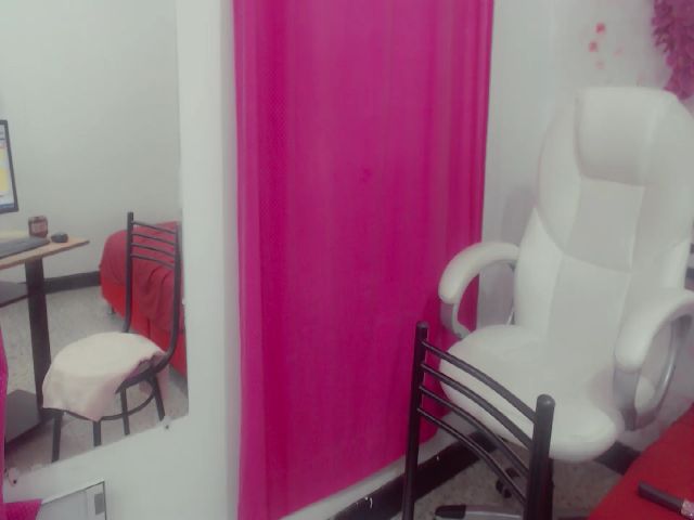 Live sex webcam photo for Alejandra_06 #271473269