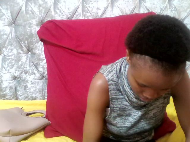 Live sex webcam photo for YOUNGDREAM123 #271473697