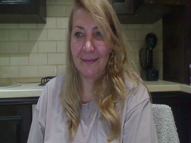 Live sex webcam photo for HeyHeyGrey #271469695