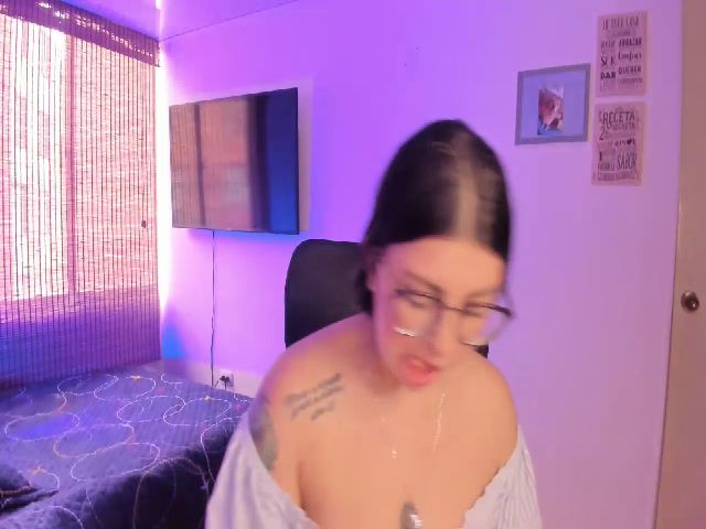 Live sex webcam photo for Miss_Sami #271476716