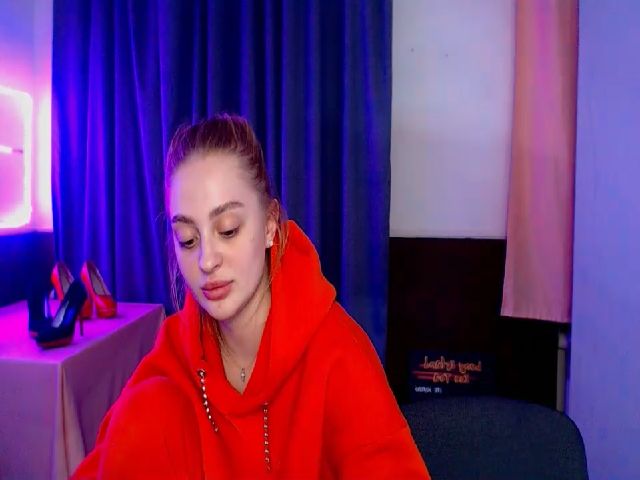 Live sex webcam photo for LolaAllen #271473299