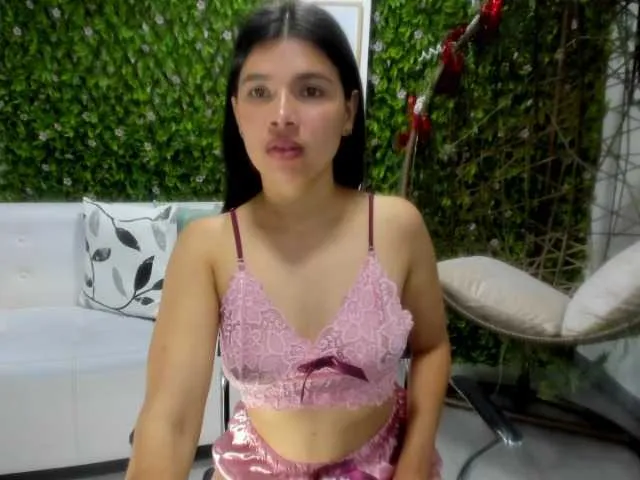 Live sex webcam photo for LeahScott #271475106